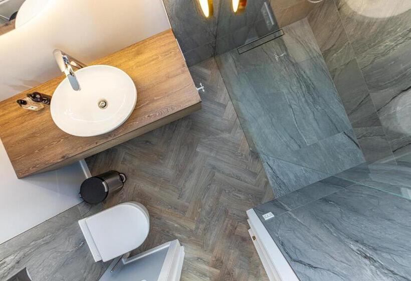 اتاق خانوادگی, N 22