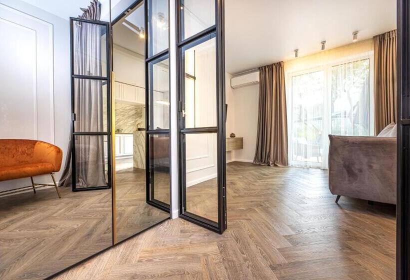 اتاق خانوادگی, N 22