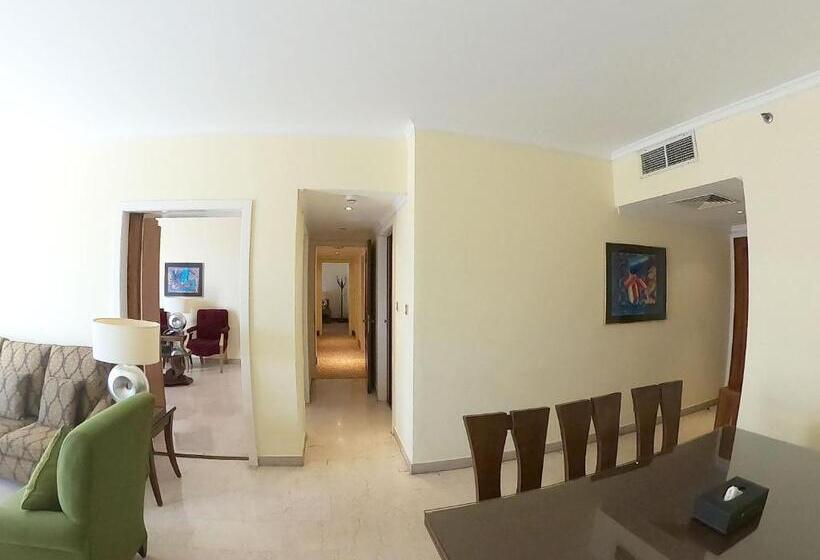 3ベッドルームアパートメント, The Apartments