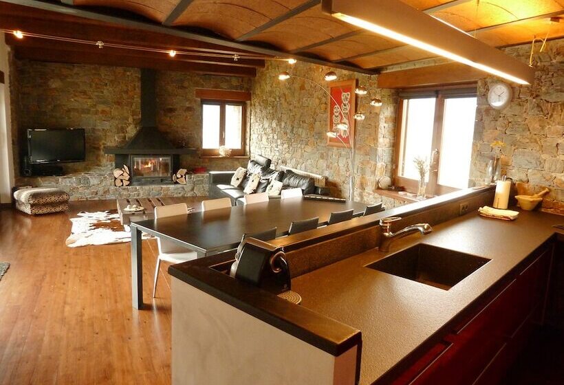 Дом 3 Спальни, Casa Campelles I