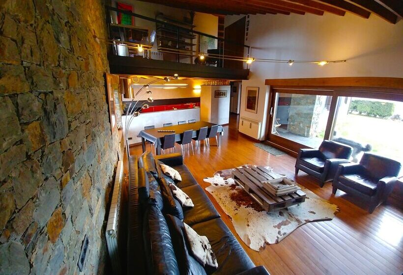 Дом 3 Спальни, Casa Campelles I