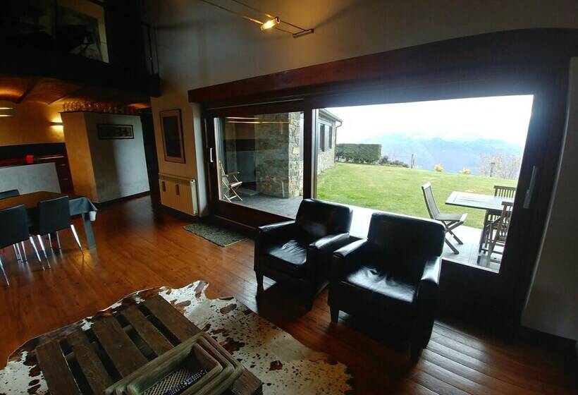 Дом 3 Спальни, Casa Campelles I