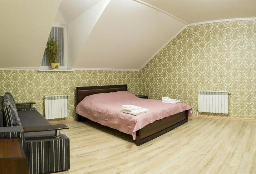 اتاق چهار تخته با دستشویی مشترک, Art House Hostel