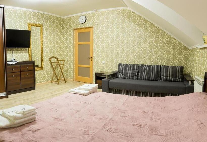 اتاق چهار تخته با دستشویی مشترک, Art House Hostel