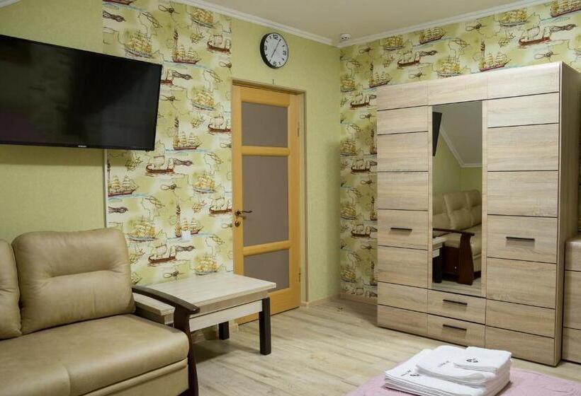 اتاق چهار تخته با دستشویی مشترک, Art House Hostel