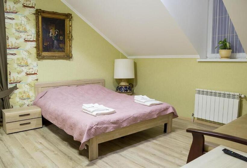 اتاق چهار تخته با دستشویی مشترک, Art House Hostel