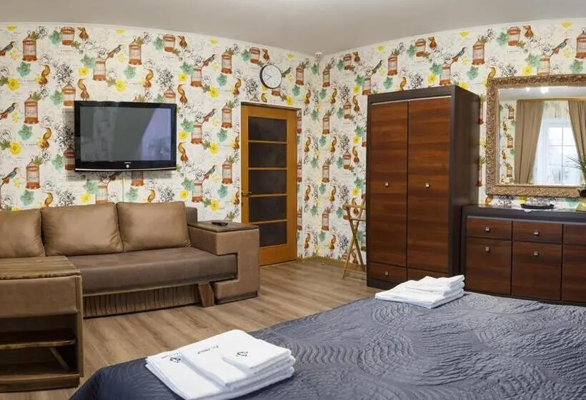 Habitació Quàdruple Estàndard Bany Compartit, Art House Hostel