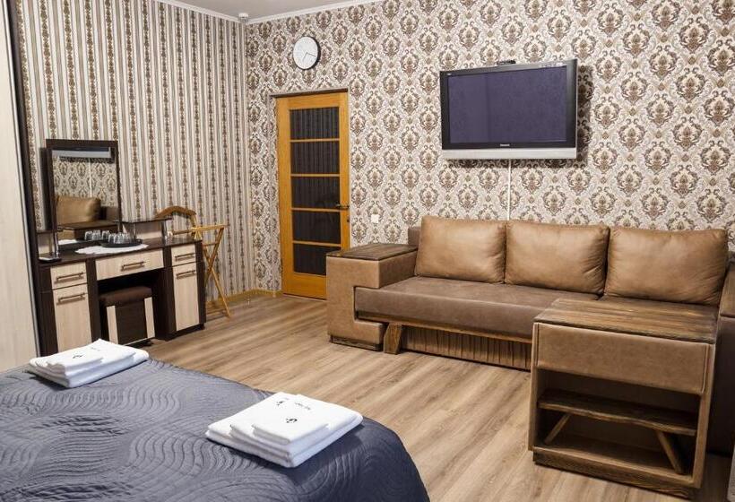 اتاق استاندارد چهارنفره با سرویس بهداشتی مشترک, Art House Hostel
