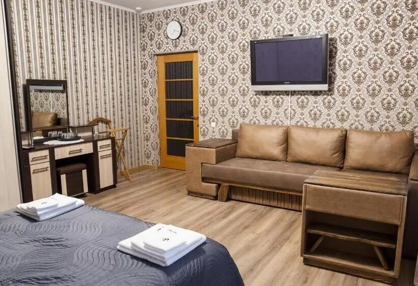 Habitació Quàdruple Estàndard Bany Compartit, Art House Hostel