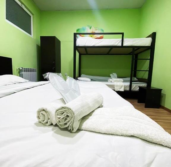 클래식 4인 룸, Domino Yerevan Hostel