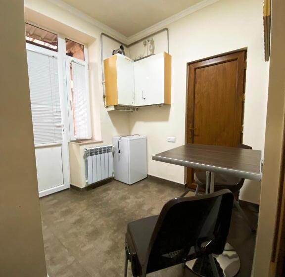 4인용 수피리어 룸, Domino Yerevan Hostel