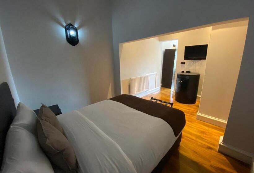 스탠다드 스튜디오 (전망), No6 West Coates