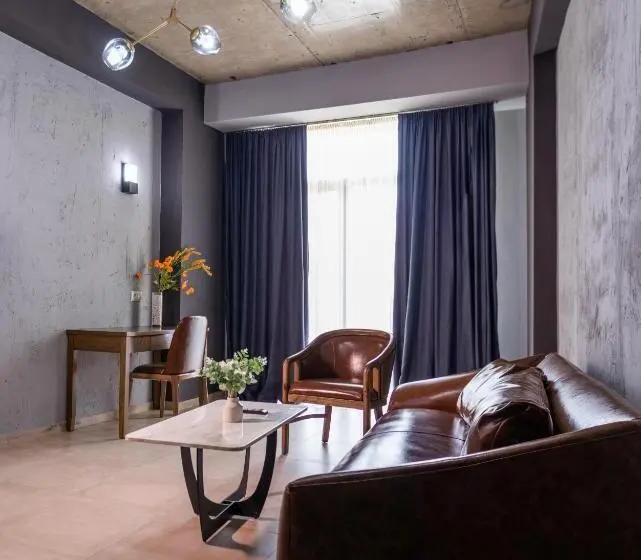 استودیوی استاندارد, Tm Apart