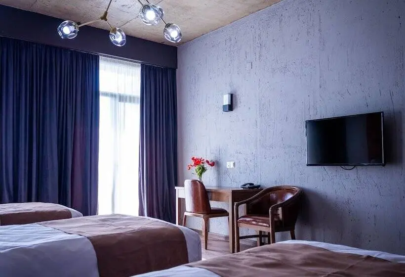 اتاق استاندارد سه نفره, Tm Apart