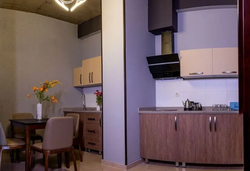 استودیوی استاندارد, Tm Apart