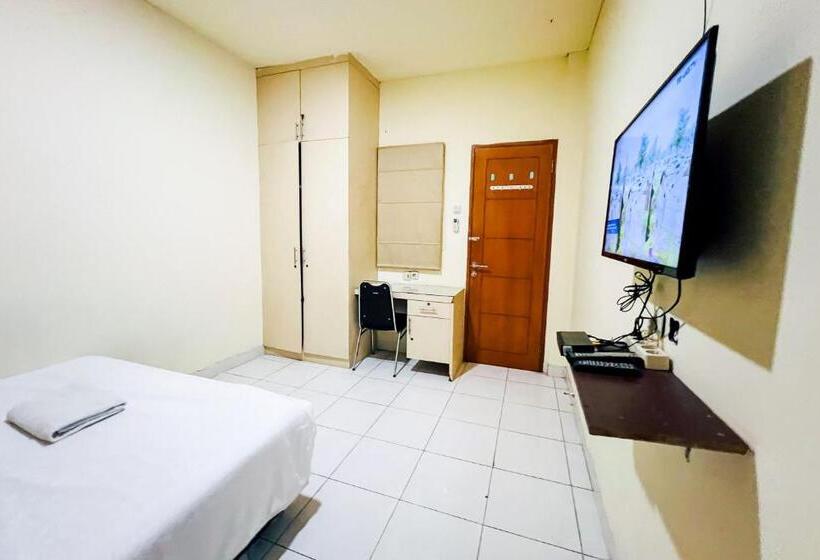 חדר סטנדרט, Taisir Residence Near Palmerah Mitra Reddoorz