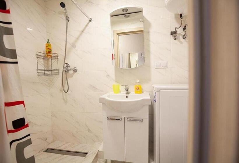 اتاق استاندارد, New Quiet Place In Kiev