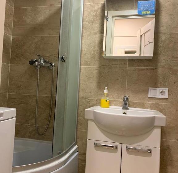 اتاق استاندارد چهار تخته, New Quiet Place In Kiev