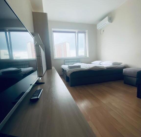 اتاق استاندارد چهار تخته, New Quiet Place In Kiev