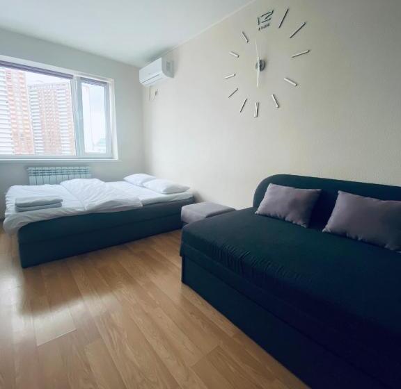 اتاق استاندارد چهار تخته, New Quiet Place In Kiev