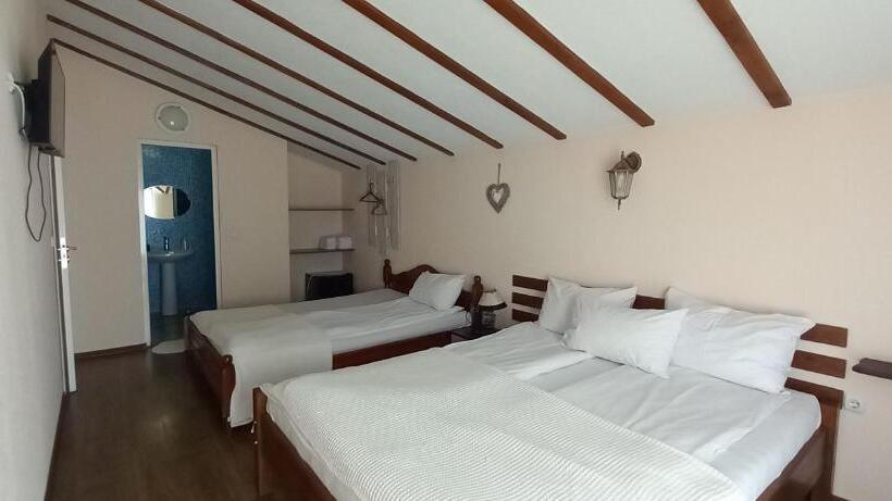 اتاق استاندارد سه تخته با بالکن, къща за гости Dani Dream