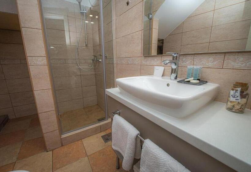 اتاق لوکس, Antika Guesthouse