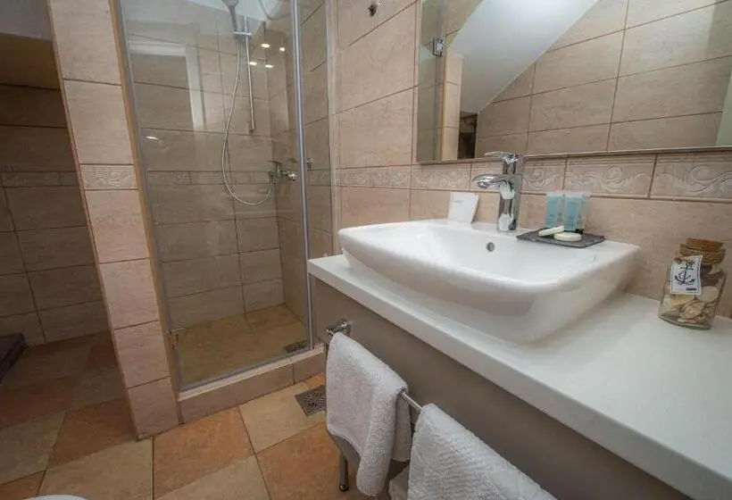 اتاق لوکس, Antika Guesthouse