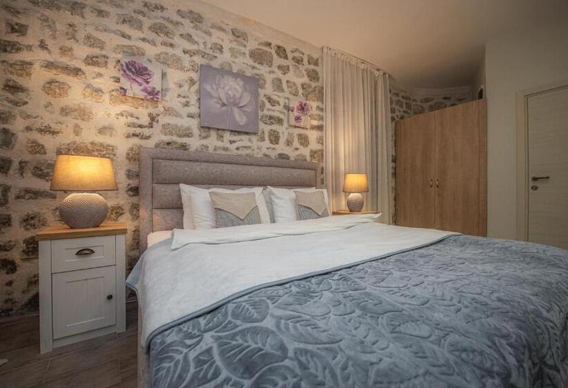 اتاق لوکس با تخت بزرگ, Antika Guesthouse