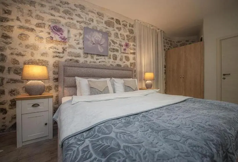 اتاق لوکس با تخت بزرگ, Antika Guesthouse
