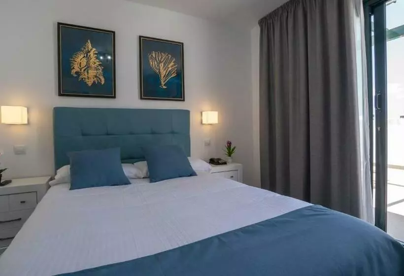 2 Bedroom Deluxe Apartment