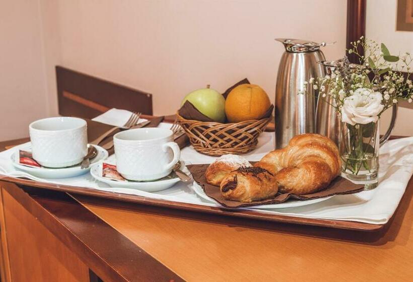 غرفة قياسية ثلاثية, Bardo Recoletos Coco