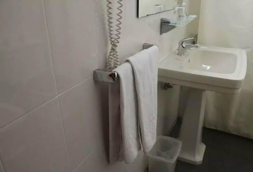 اتاق اکونومی, Accommodation Corallo