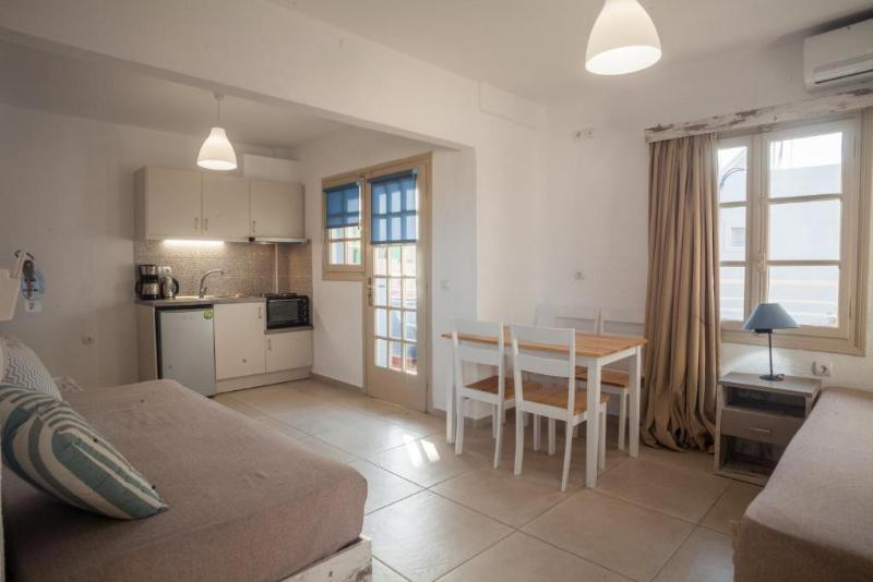 סוויטת ג'וניור, Erato