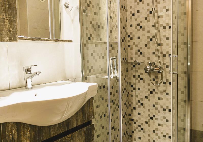 חדר סטנדרט יחיד, Erato