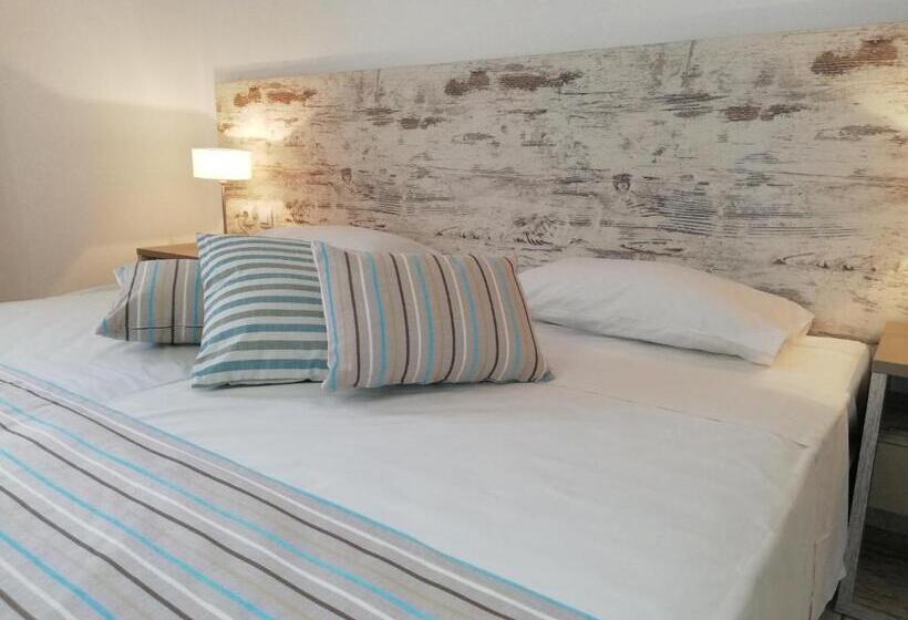 סוויטת ג'וניור, Erato