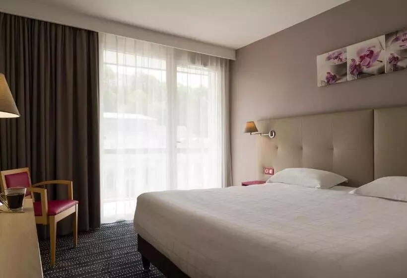 キングサイズベッドのスタンダードルーム, Brit Hotel Confort Le Limouzi Tulle