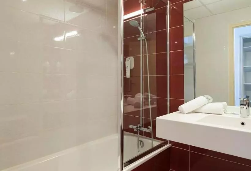 キングサイズベッドのスタンダードルーム, Brit Hotel Confort Le Limouzi Tulle