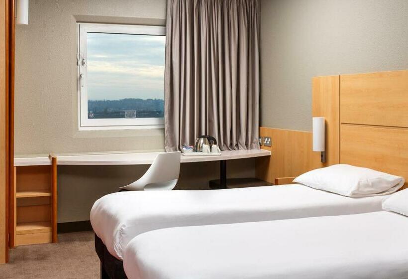 Номер Стандарт, Ibis London Wembley