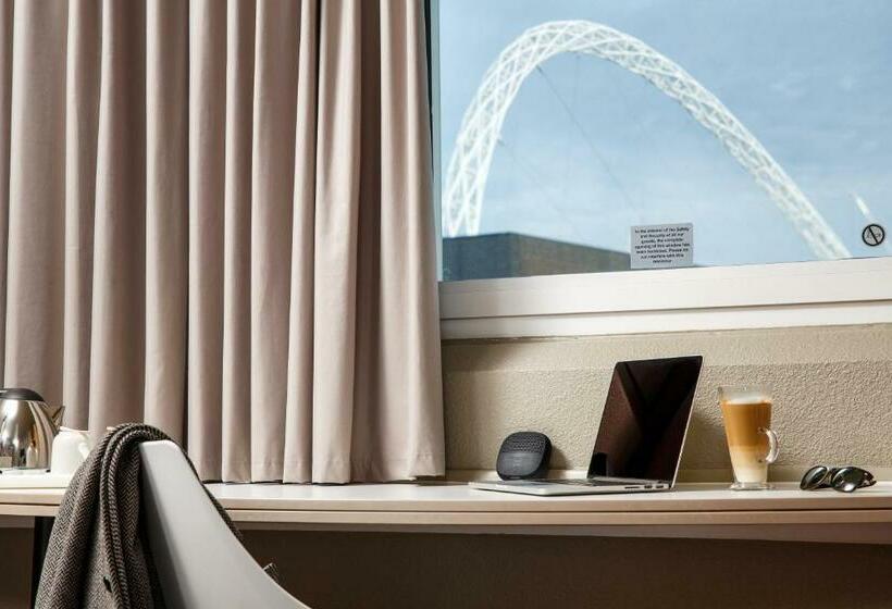 家庭间, Ibis London Wembley