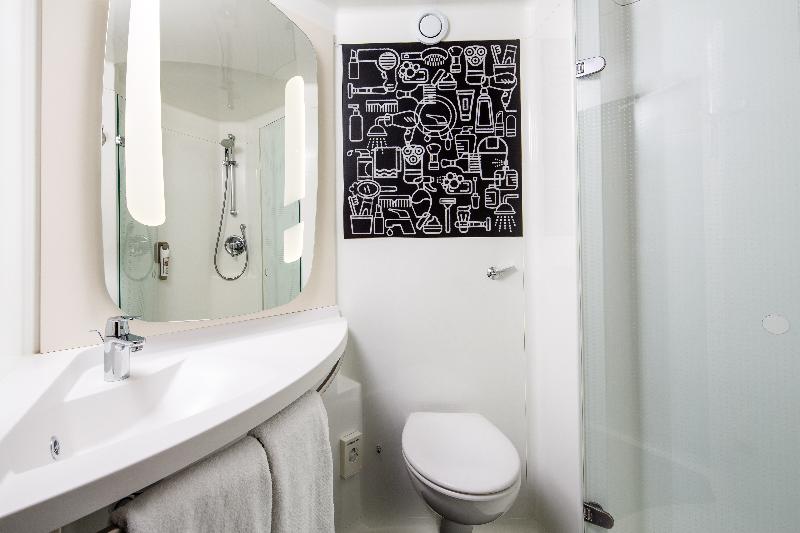 Номер Стандарт, Ibis London Wembley