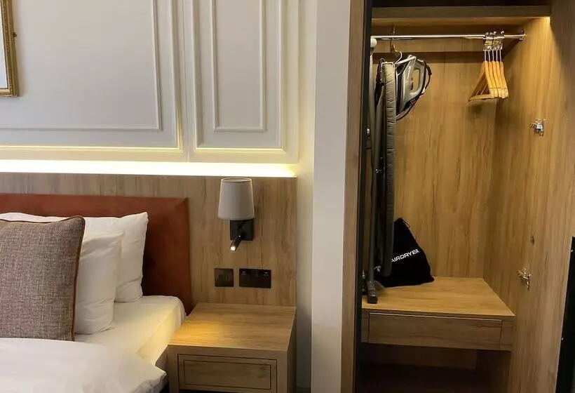 اتاق استاندارد سه نفره, Old Mill Hotel & Lodge