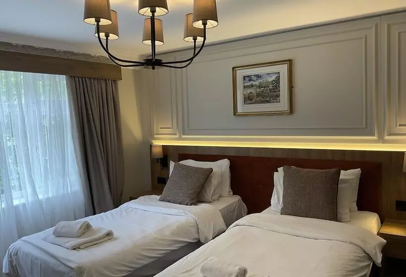 اتاق استاندارد سه نفره, Old Mill Hotel & Lodge