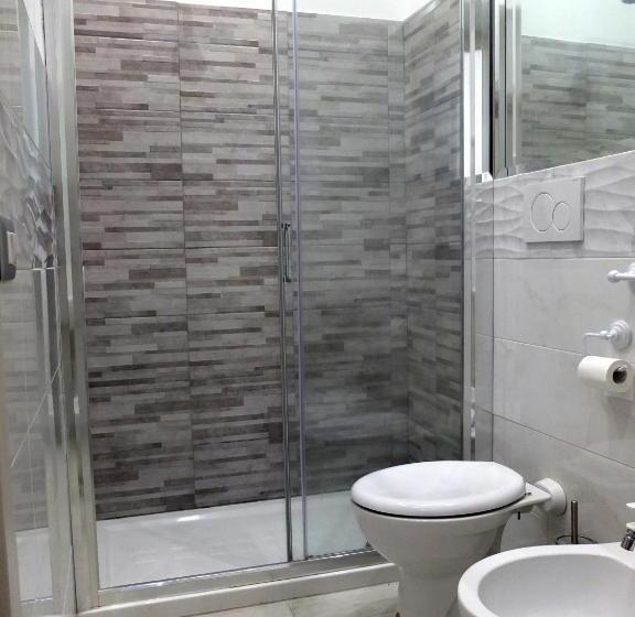 חדר סטנדרט לשלושה, Planet