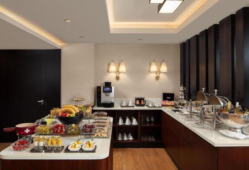 اتاق اجرایی با تخت بزرگ, Sheraton Istanbul Levent