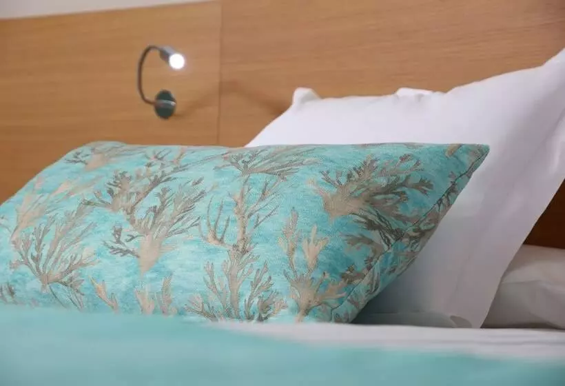 اتاق سوپریور با چشم‌انداز جانبی دریا, Son Caliu Spa Oasis