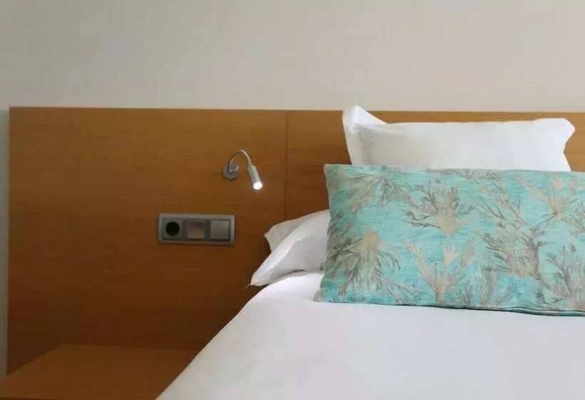 اتاق سوپریور با چشم‌انداز جانبی دریا, Son Caliu Spa Oasis