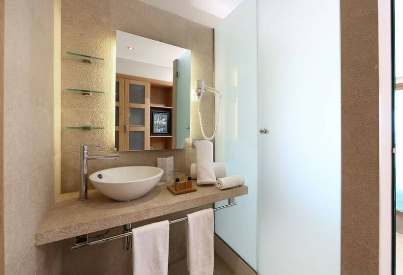 اتاق سوپریور با چشم‌انداز جانبی دریا, Son Caliu  Spa Oasis