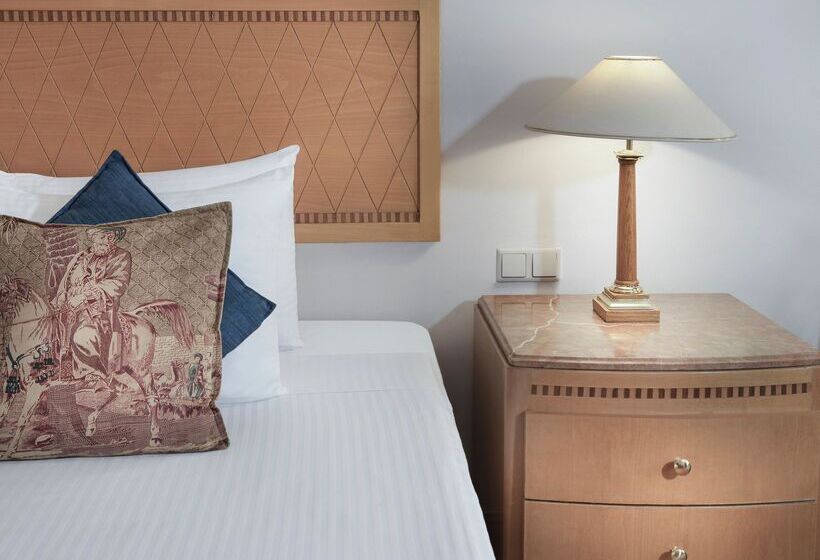 Classic Interior Room, Steigenberger Nile Palace Luxor   Convention Center