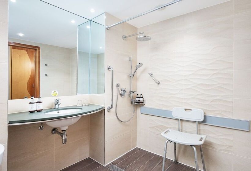 Номер Стандарт Адаптированный для Инвалидов, Voco St. David S Cardiff, An Ihg