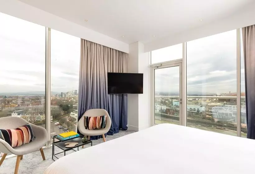 سوییت جونیور, Voco St. David S Cardiff, An Ihg